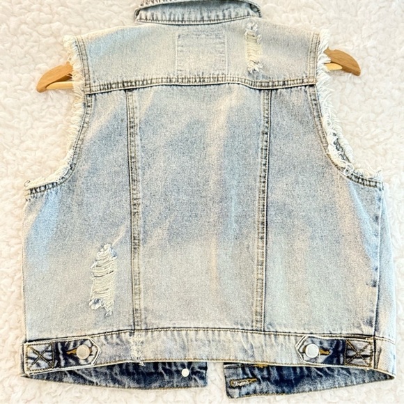 EUC Women's Large Angel Kiss Blue Cropped Jean Jacket Sleeveless🔥🔥(B2) - Picture 2 of 4